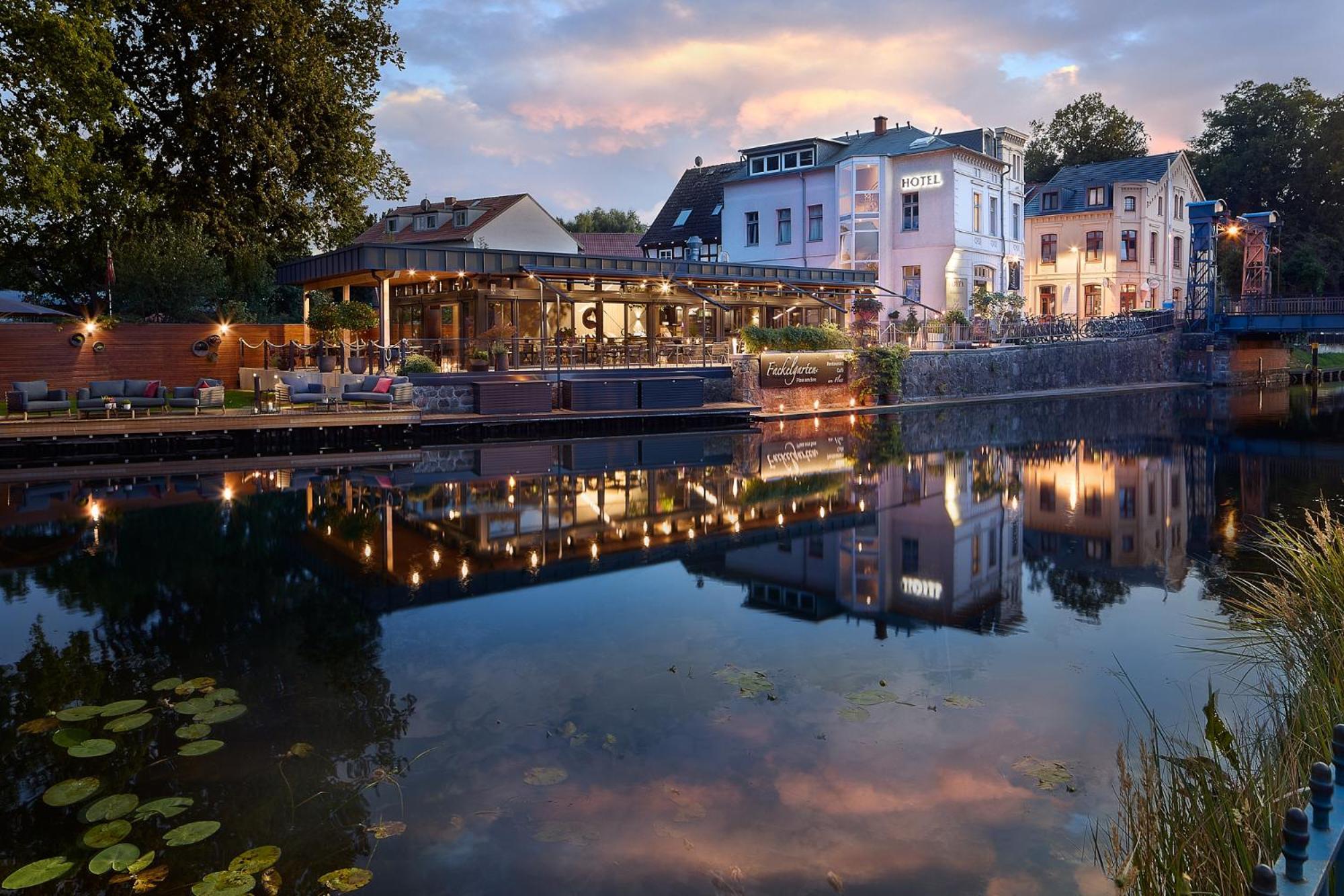 Hotel & Restaurant Fackelgarten Plau Am See Ngoại thất bức ảnh